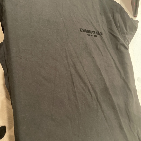 Essentials t-shirt size M - Picture 3 of 5